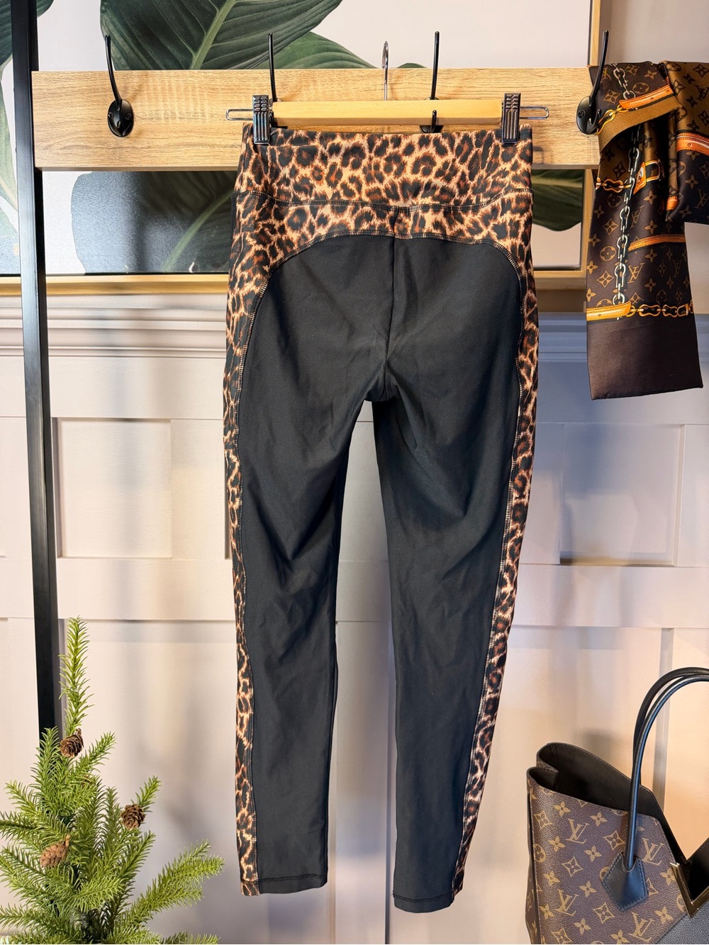 Bebe Sport leggings with a leopard print waistband and side panels Size S